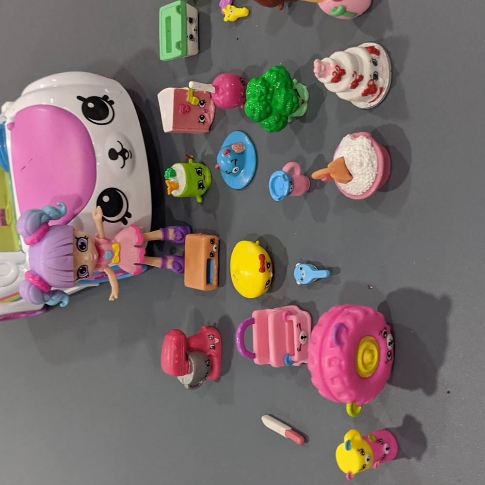 Toys - Picture 2 of 4